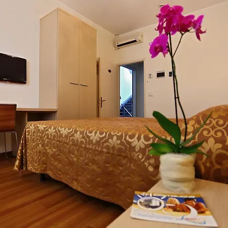 Castiglione Hotel 3*