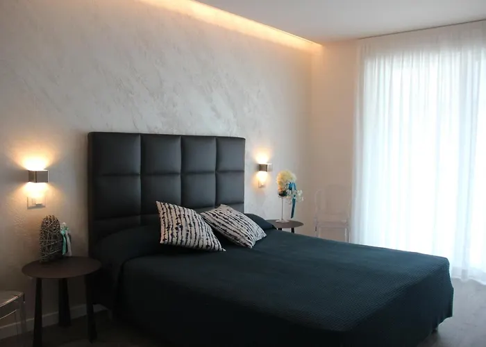 卡斯蒂丽欧内酒店 酒店 利尼亚诺萨比亚多罗