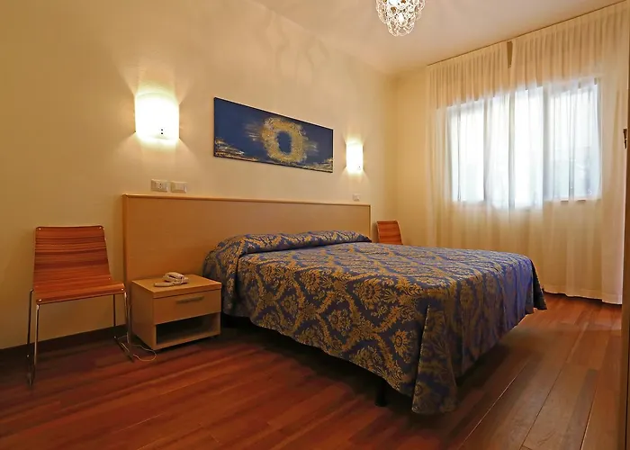 酒店 卡斯蒂丽欧内酒店 利尼亚诺萨比亚多罗