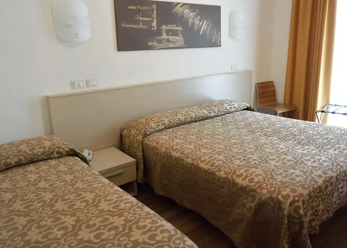 卡斯蒂丽欧内酒店 3* 利尼亚诺萨比亚多罗