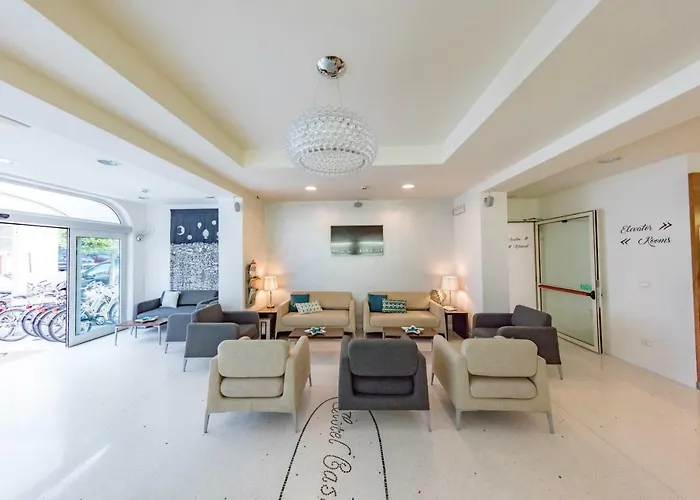 卡斯蒂丽欧内酒店 酒店 利尼亚诺萨比亚多罗